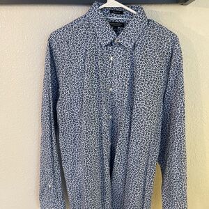 Banana Republic Men's Blue and White Patterned Shirt